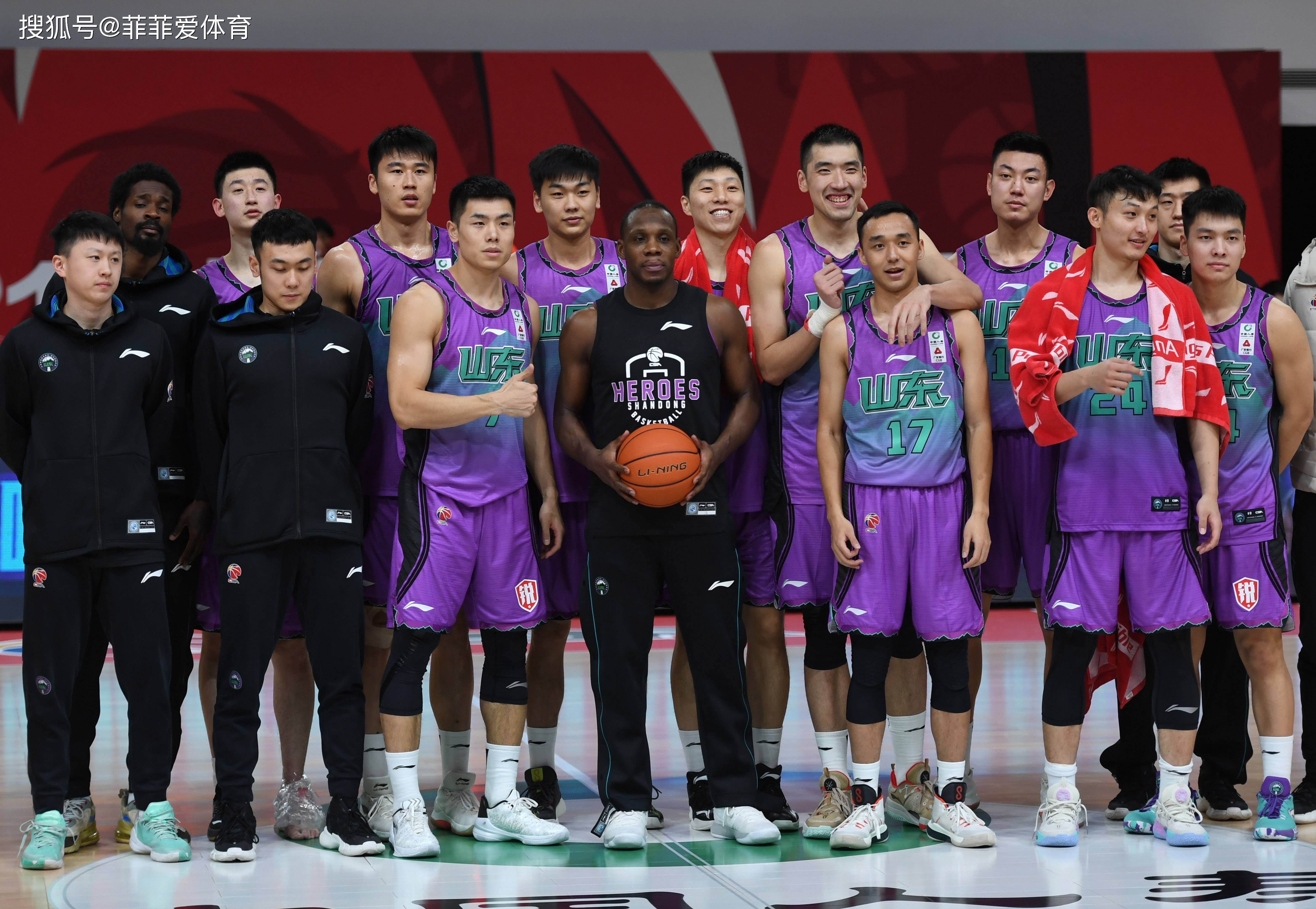 互联网企业-印第安纳步行者迎欧冠关键赛，集结日主帅复盘，悬念犹存，临场指挥获称赞(48岁老将丘索维金娜)